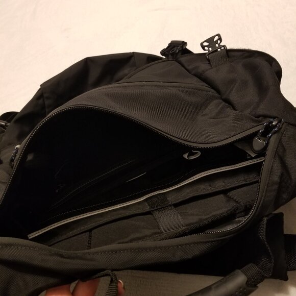 MEC Black Messenger Bag Cross Body Gorpcore Side Bag Laptop Large 17" w/ Pockets - Picture 9 of 14